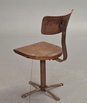 SKRIVBORDSSTOL, märkt Fr. Drabert Söhne, 1900-talets första hälft.