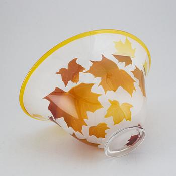 Swedish glass artist, a cameo glass bowl, unidentified signature, Sweden 1988, "unique" H/L.