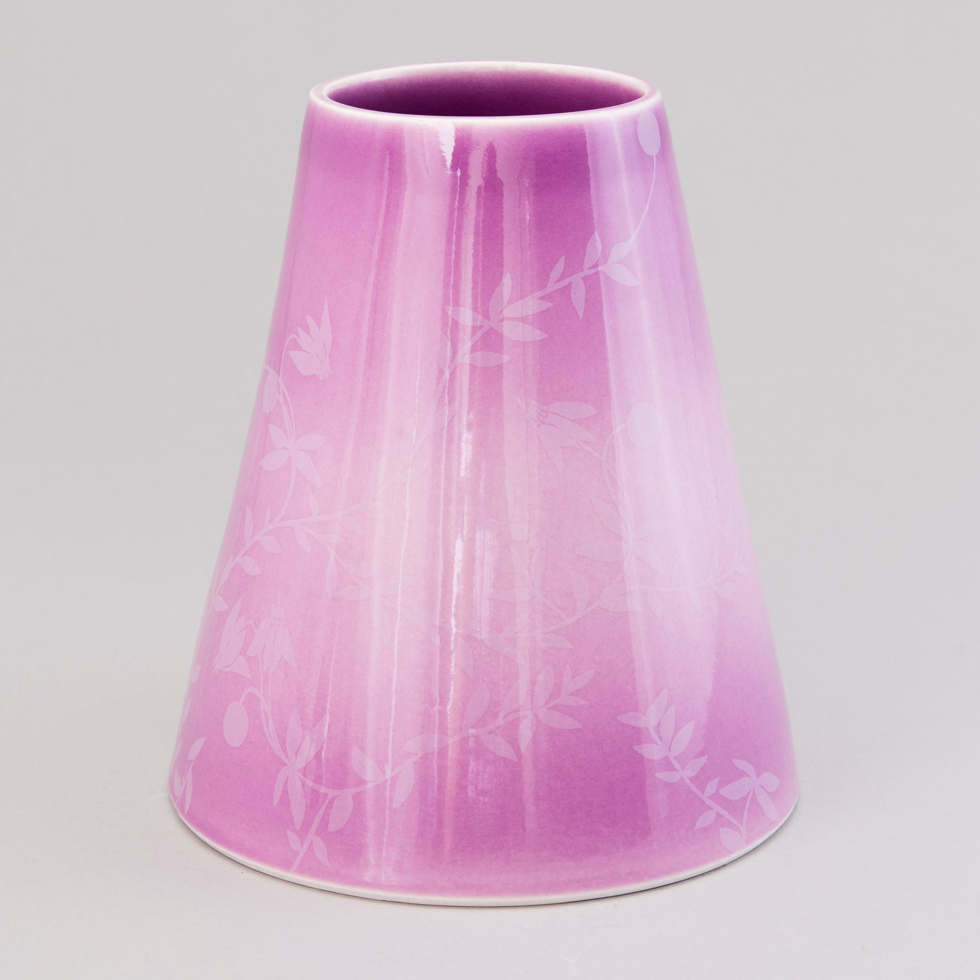 HEINI RIITAHUHTA,  a 'Pink cranberry' porcelain vase signed Heini Riitahuhta 2005.