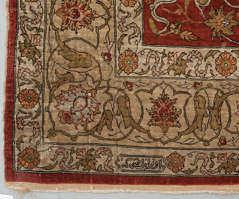 OLD SILKE HEREKE. 162,5 x 104 cm.