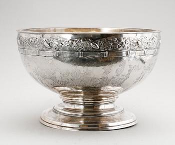 SKÅL PÅ FOT, silver, K Andersson, Stockholm 1914. Vikt ca 1995 g.