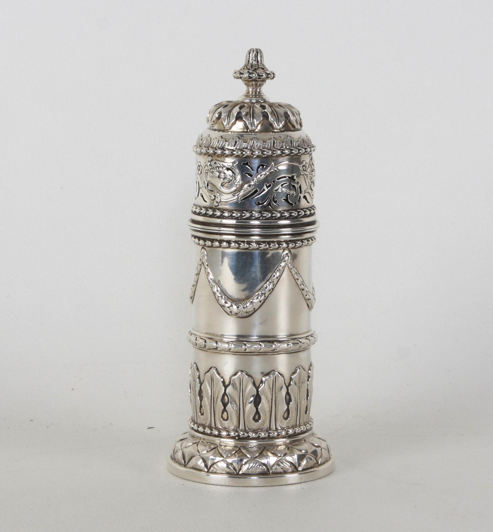 SOCKERSTRÖARE. Silver, Chester, 1900-talets början, gustaviansk stil.