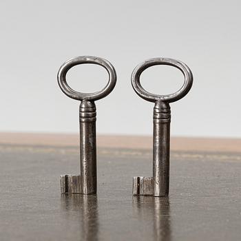 A Georgian style desk, early 20th century.