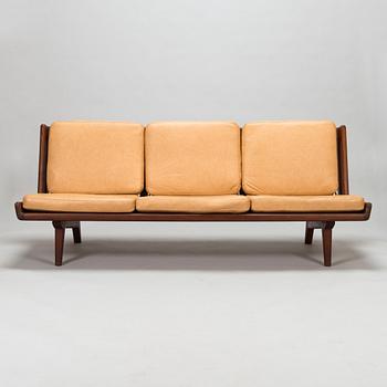 Carl Gustaf Hiort af Ornäs, sohva, "Studio",Puunveisto Oy - Träsnideri Ab 1900-luvun puoliväli.
