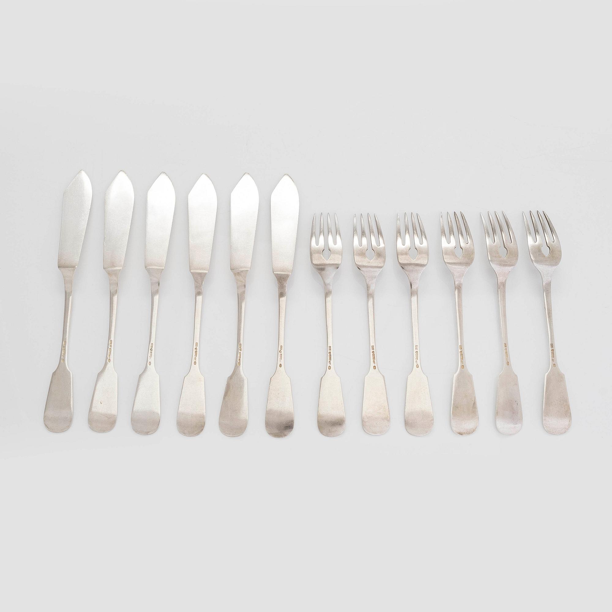 A twelve-piece silver fish cutlery, set, maker's mark of Juho Tepponen oy, Helsinki 1925.