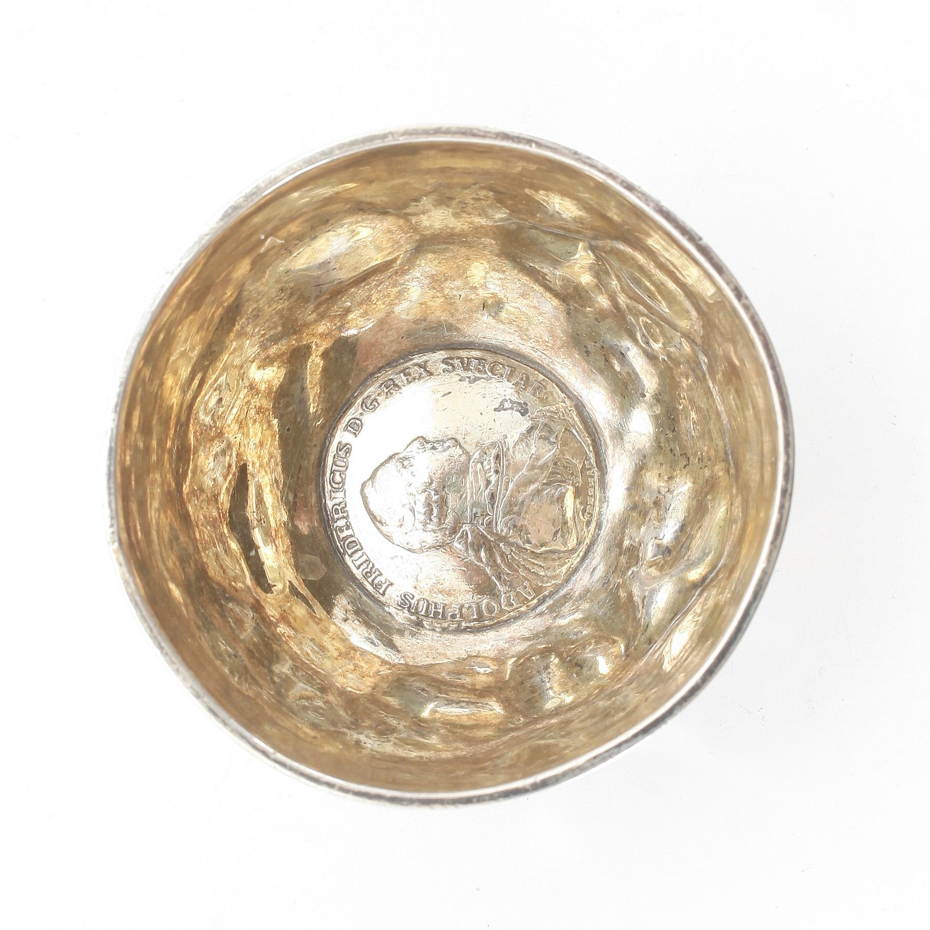 TUMLARE, silver, otydlig mästarstämpel, Stockholm, daterad 1775. Vikt ca 35g.