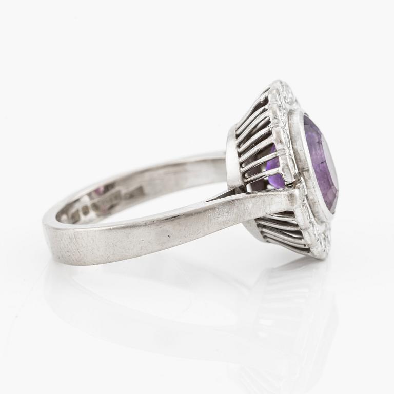 Ring, cocktail ring, 18K white gold with diamonds and amethyst.