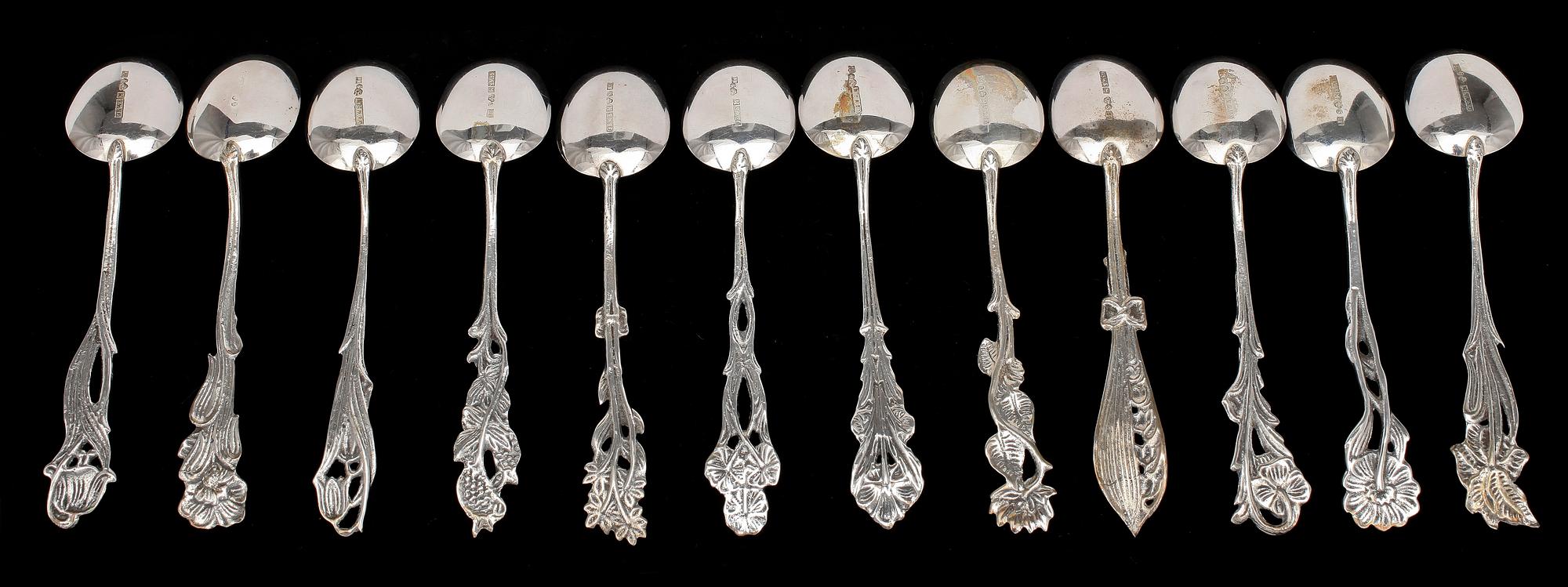 KAFFESKEDAR samt SOCKERTÅNG, 13 delar, silver, GEWE Silvervarufabriken AB, Malmö 1967-68. Tot VIKT ca 159 g.