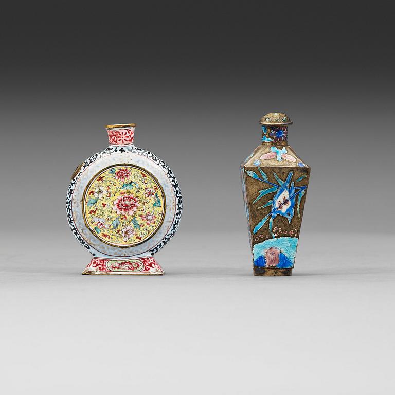 An enamel on copper and and enamel on silver snuff bottle, Qing dynasty, (1644-1912).