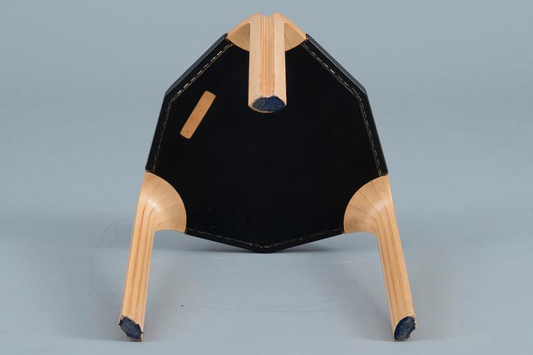 Alvar Aalto, AN X-LEG STOOL.