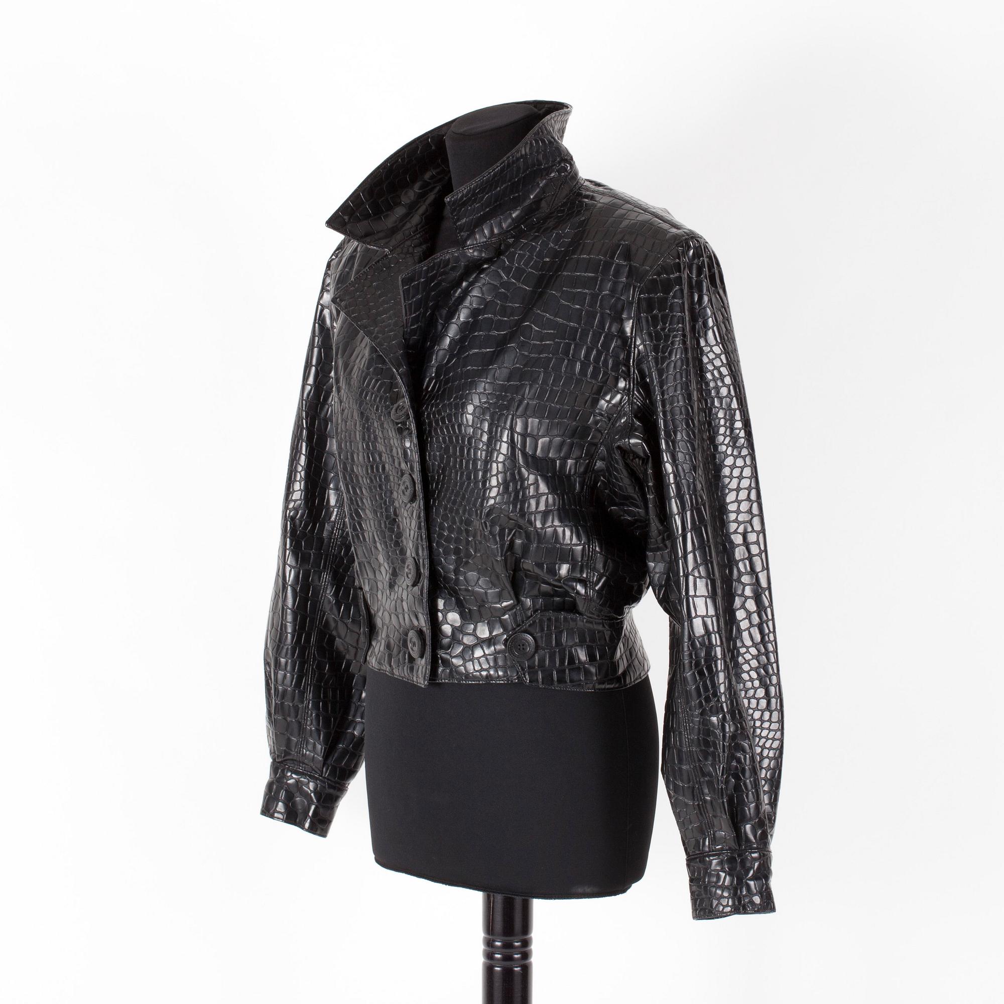JACKA, Yves Saint Laurent.
