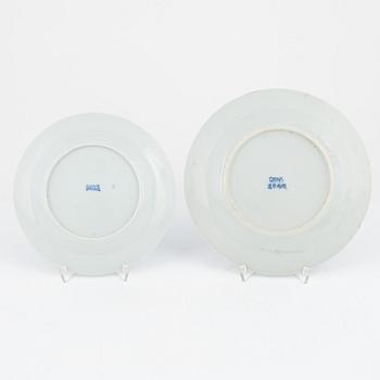 A set of six Chinese blue and white tea cups with saucers and nine plates, Qing dynasty, 19/20th century.