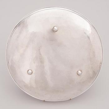 Tapio Wirkkala, A sterling silver dish, Hopeakeskus, Hämeenlinna, 1973.