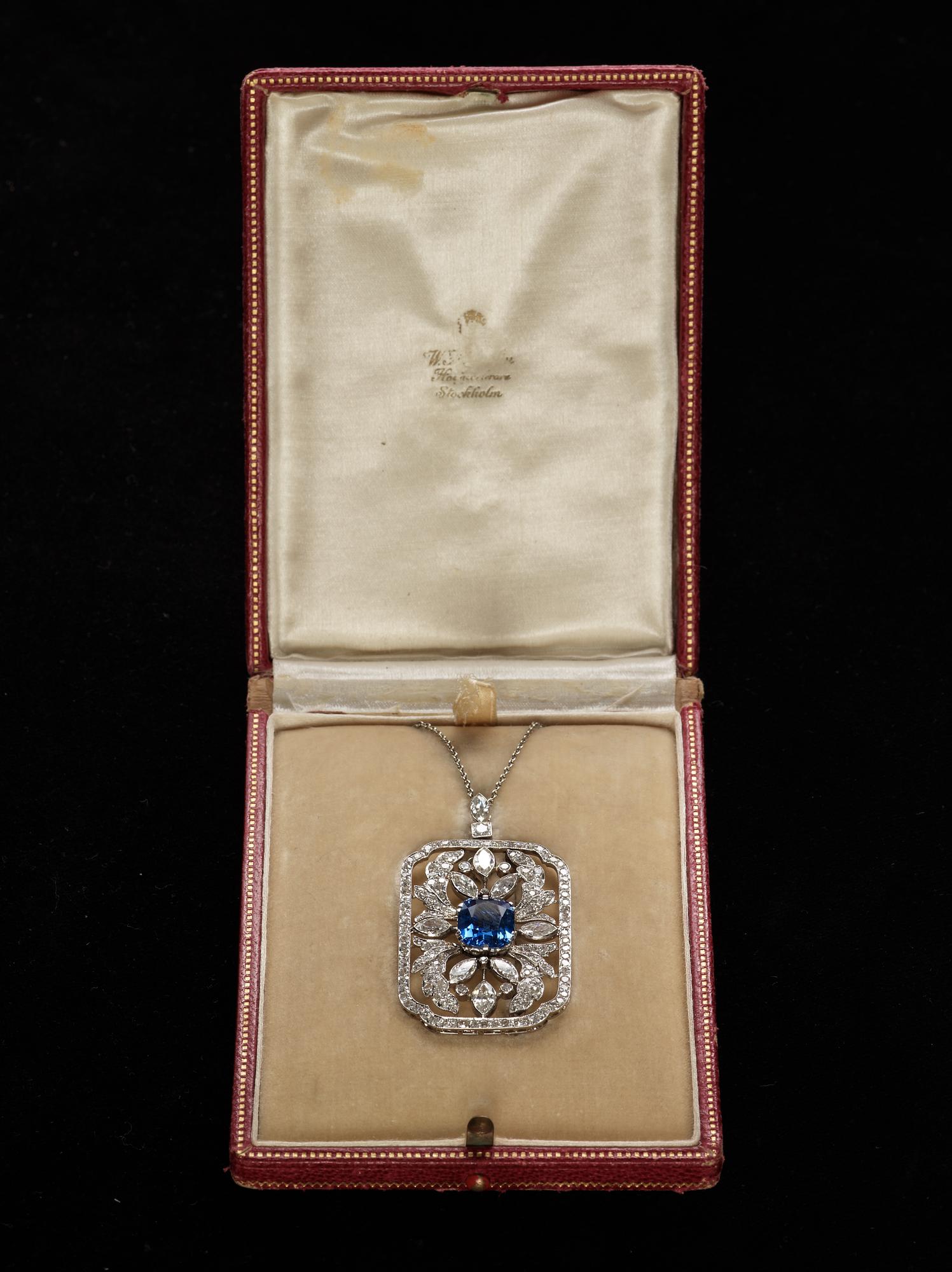A W.A. Bolin platinum, blue sapphire, app. 4.60 cts, and diamond pendant/brooch, tot. 4.69 cts. Stockholm 1930.