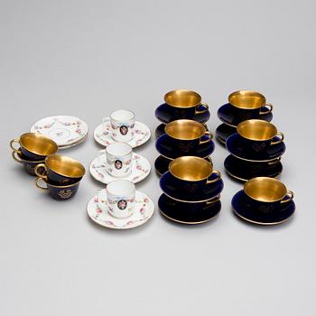 MOCCAKOPPAR, 11 + 3 st, porslin, Arabia, Finland och Dresden, Tyskland 1900-talets mitt.