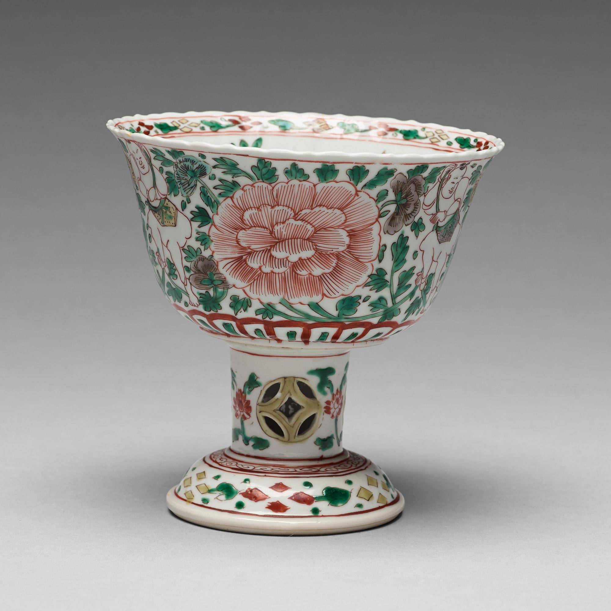 A famille verte stemcup, Qing dynasty, Kangxi (1662-1722).