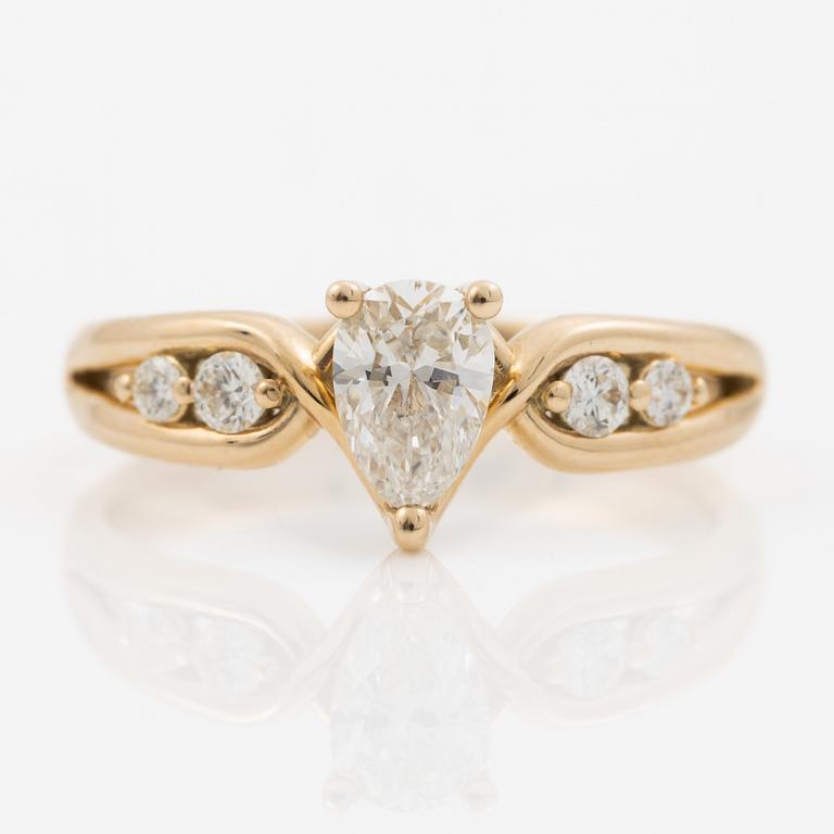 Ring 14K guld med droppslipad diamant, medföljande IGI report.