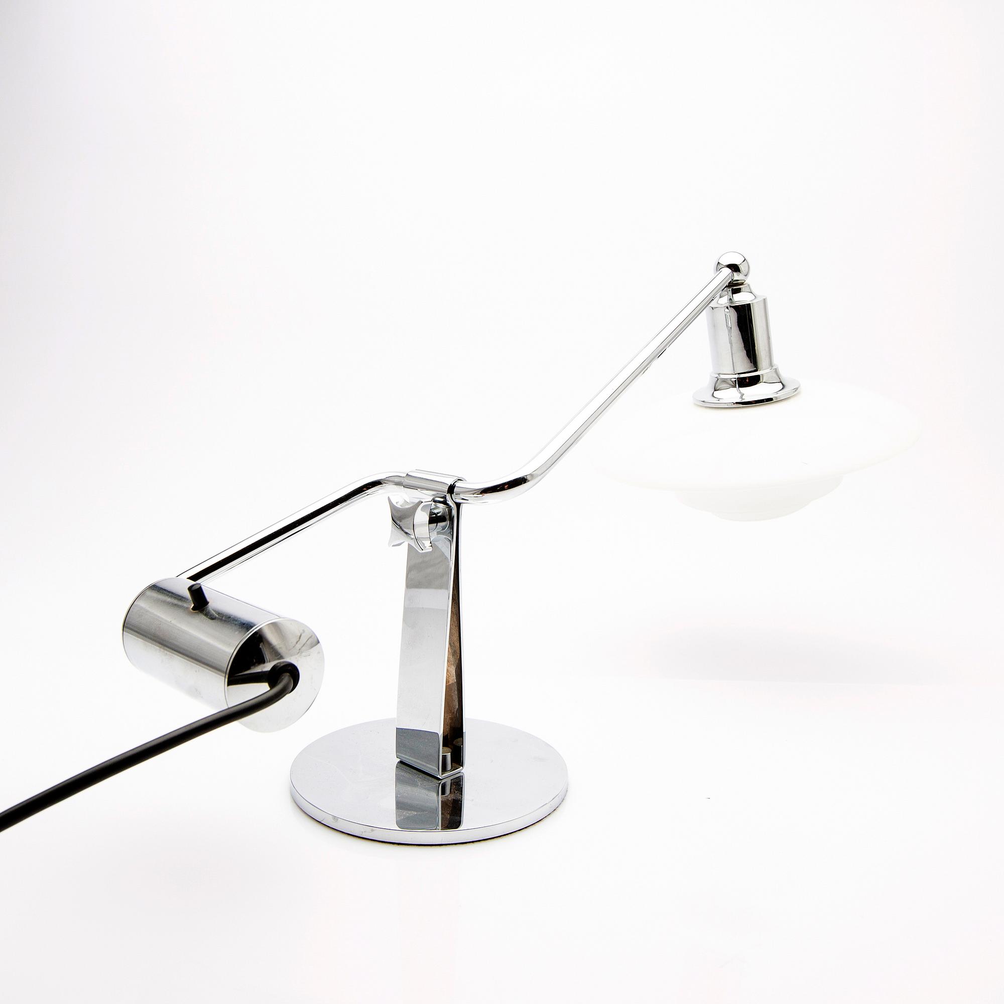 Poul Henningsen, pianolampa/kiplampa, "PH2/1", Louis Poulsen, Danmark.