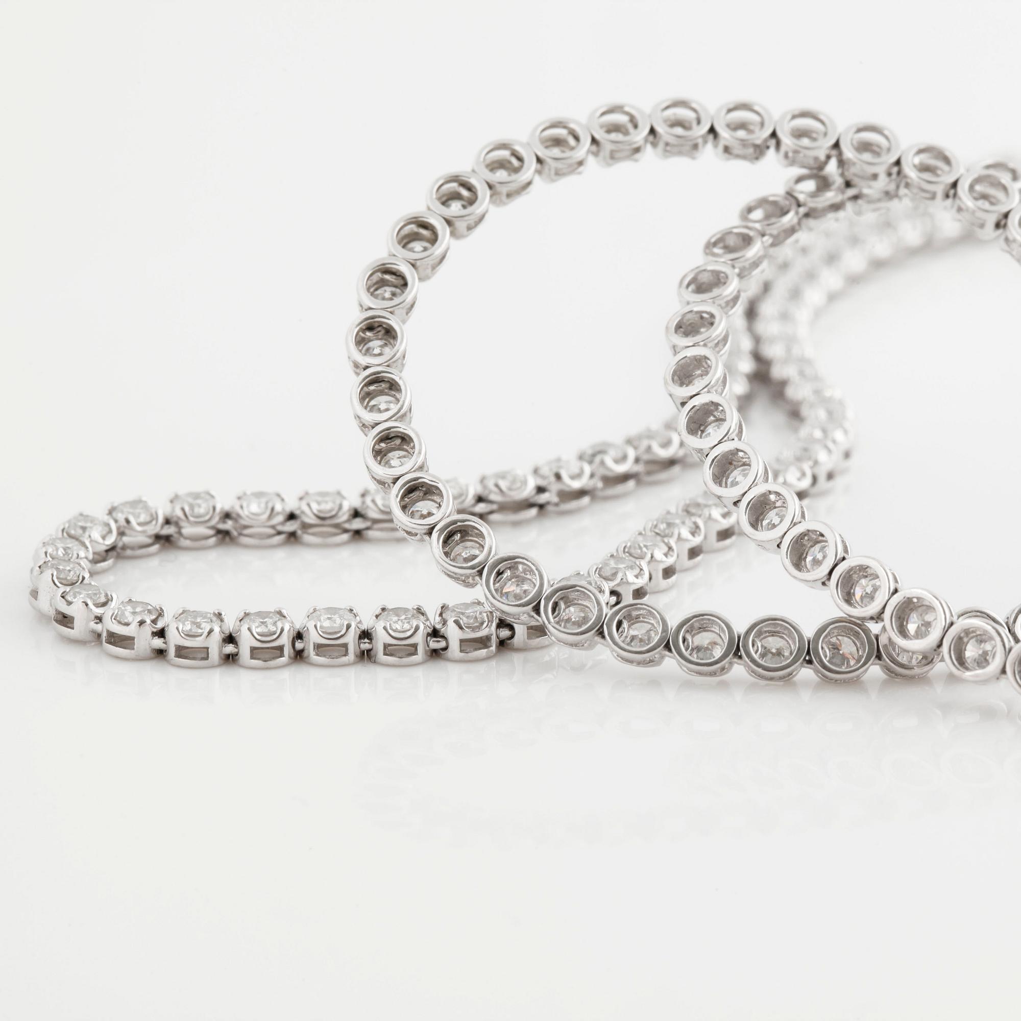 A ca 11.55 cts brilliant-cut diamond necklace.