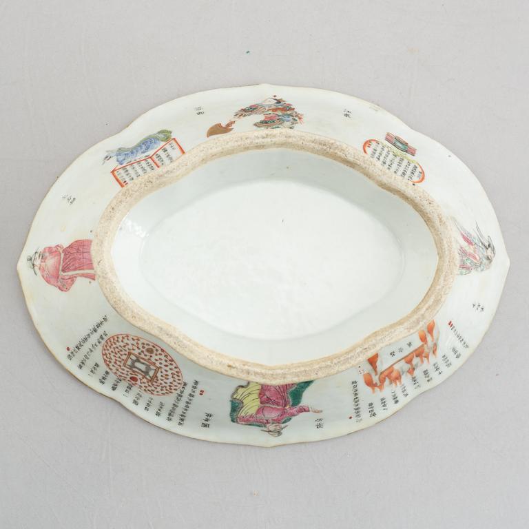 A porcelain bowl, China, Qing dynasty, end of the 19th century.