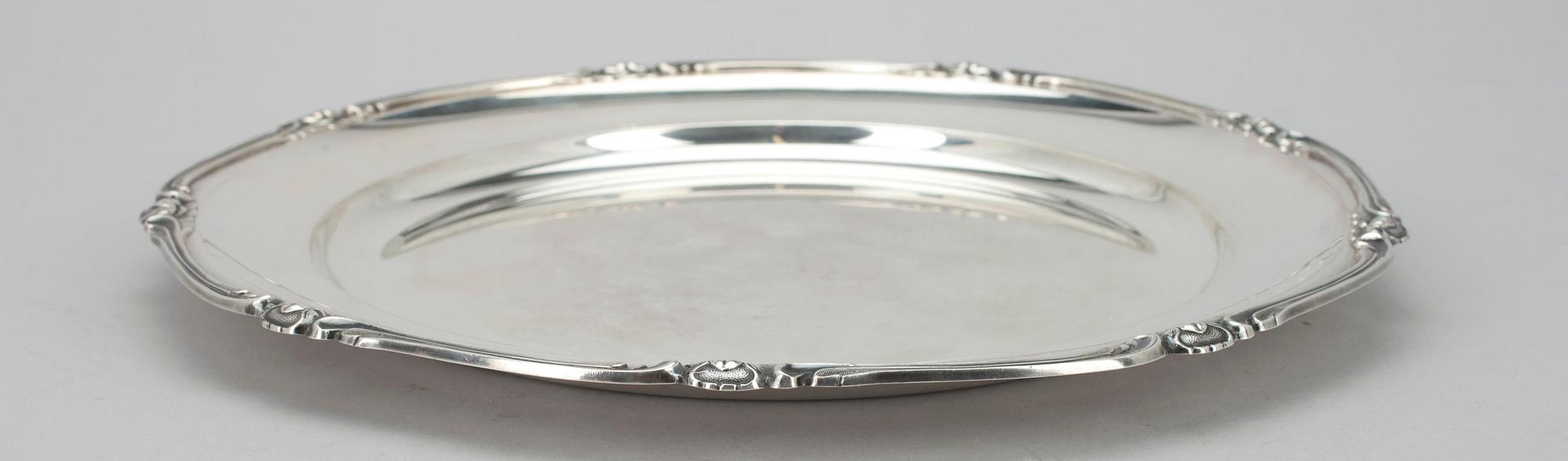 BRICKA, silver, GAB Stockholm 1928. Tot. vikt ca 657 g.