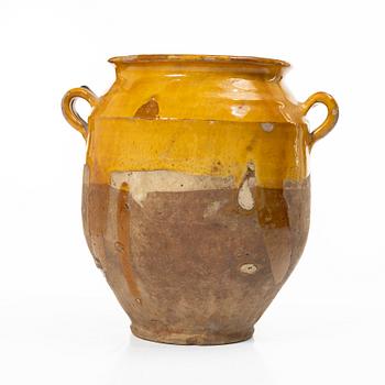 A clay mug, 19th century.