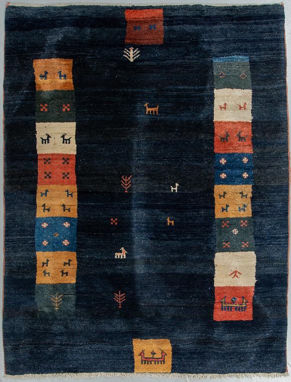 A carpet, oriental, ca 284 x 180 cm.