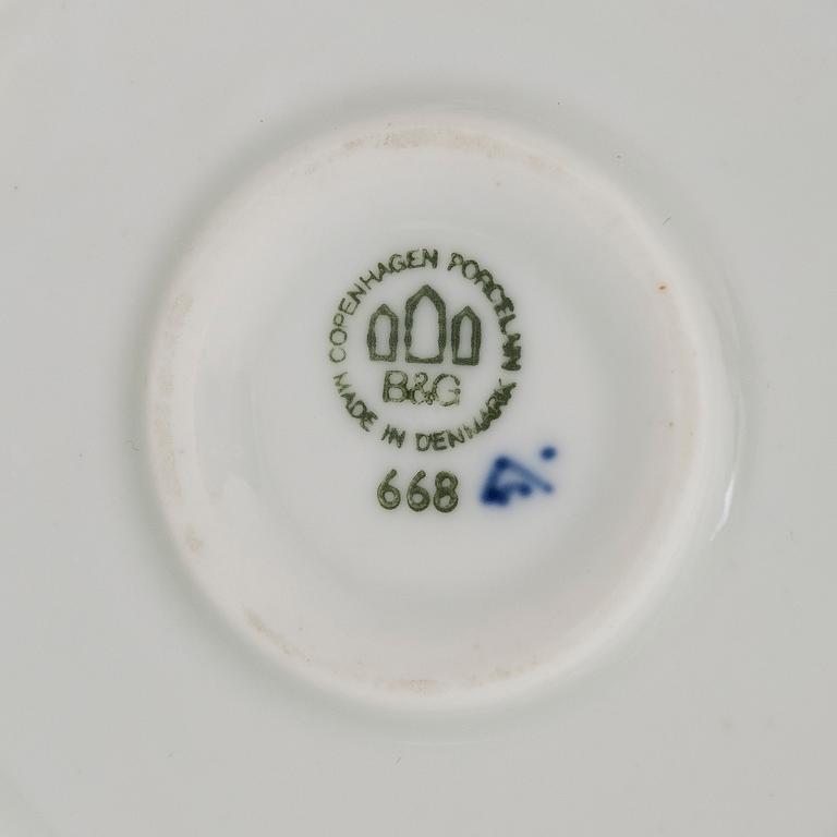 Royal Copenhagen, Kynttilänjalkoja, 2 kpl "Musselmalet" sekä malja B&G, Tanska.