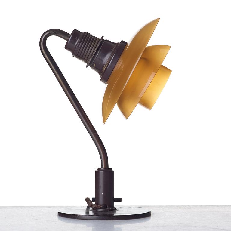 Poul Henningsen, bordslampa PH 2/2 `Vintergækken´,  Louis Poulsen, ca 1928-33.