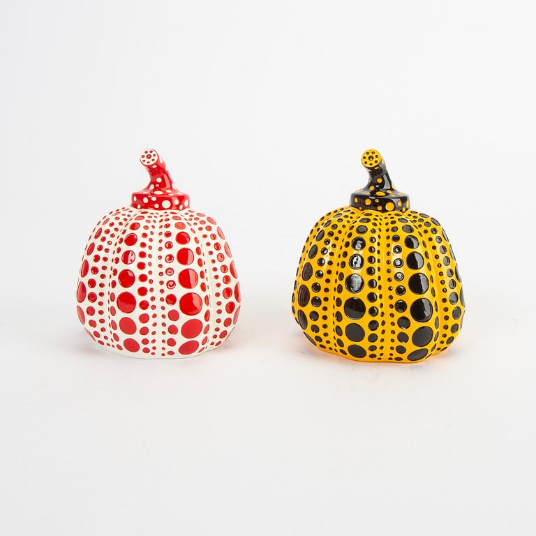 Yayoi Kusama, efter. Objekt/multipel, "Pumpkin", 2 st, utgiven av Benesse Holdings Inc., Naoshima, Japan, 2013.