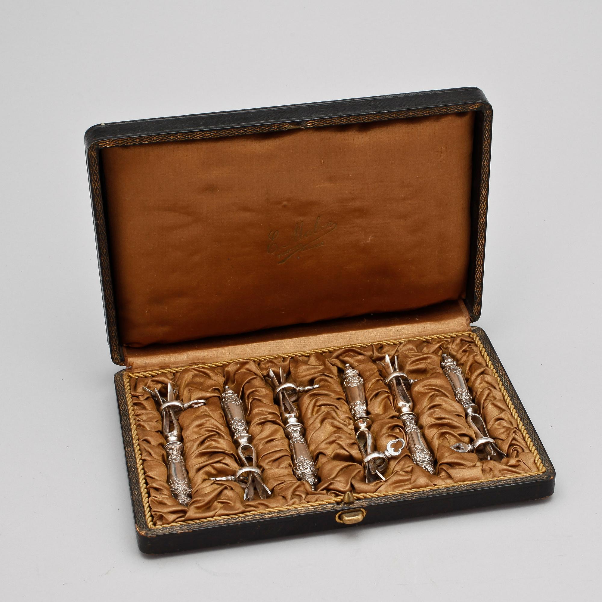 TÄNGER / SKAFT, så kallade fågeltänger, 6 st silver, troligen Frankrike, svenska importstämplar, 1800-tal.