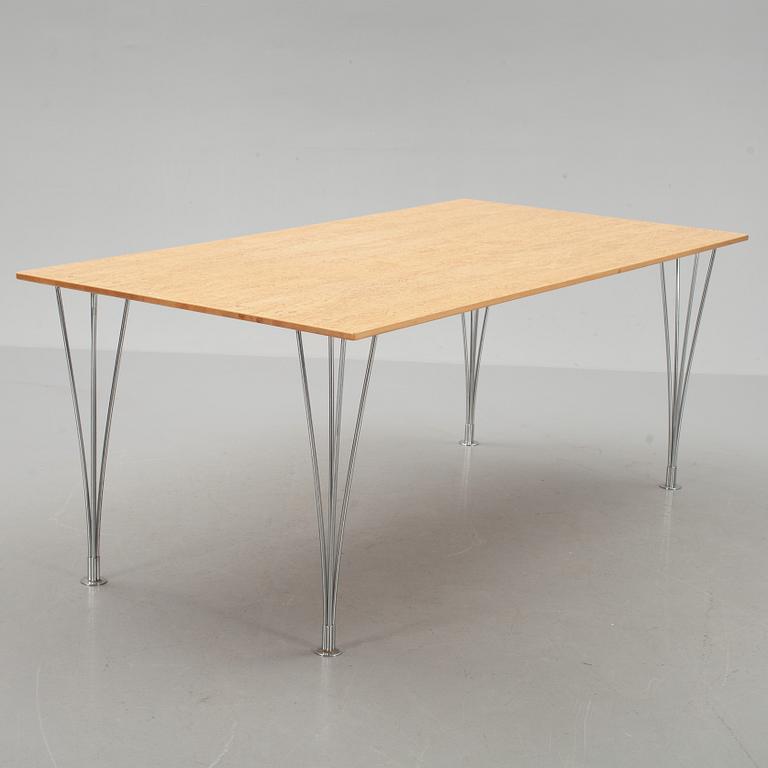 BORD,  Bruno Mathsson International, Värnamo. Bruno Mathsson och Piet Hein för Fritz Hansen.