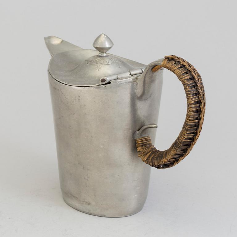 A signed pewter coffie pot by Tage Fougstedt, dated 1925.