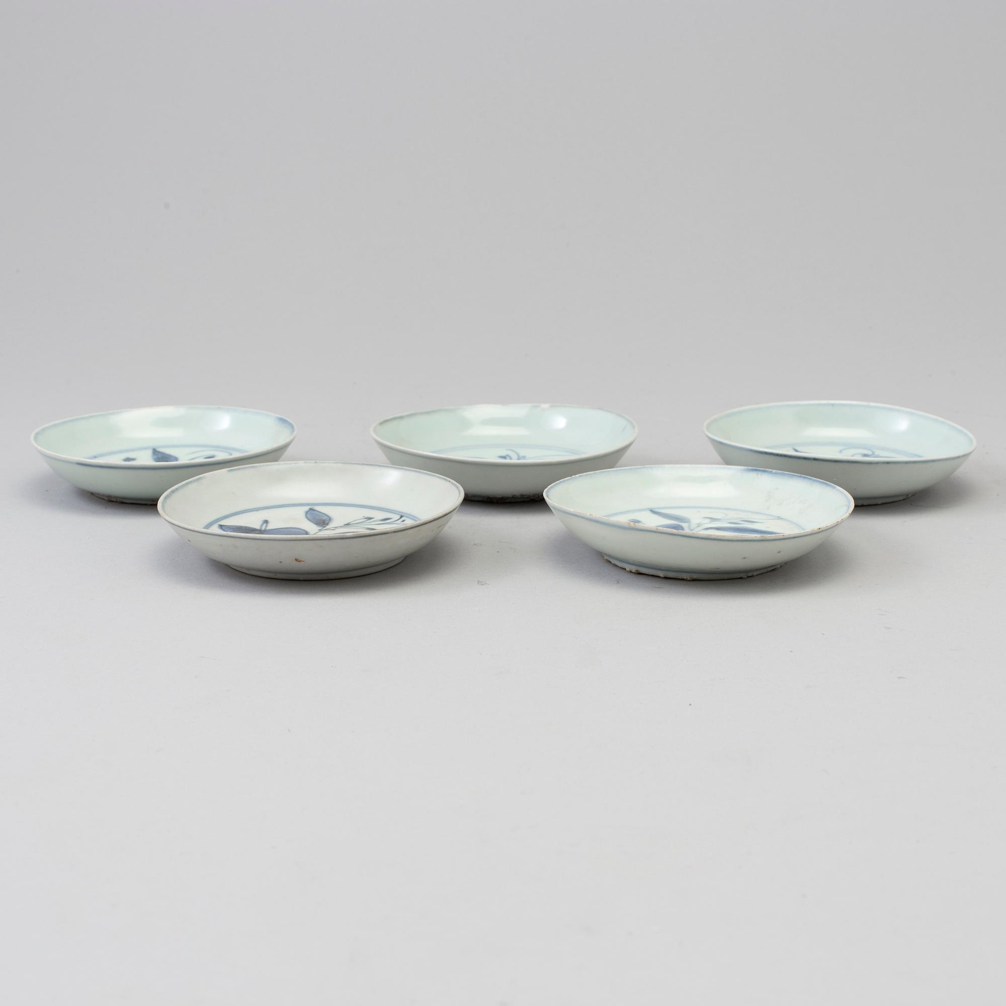 Five blue and white porcelain dishes, Ming dynasty (1368-1644).