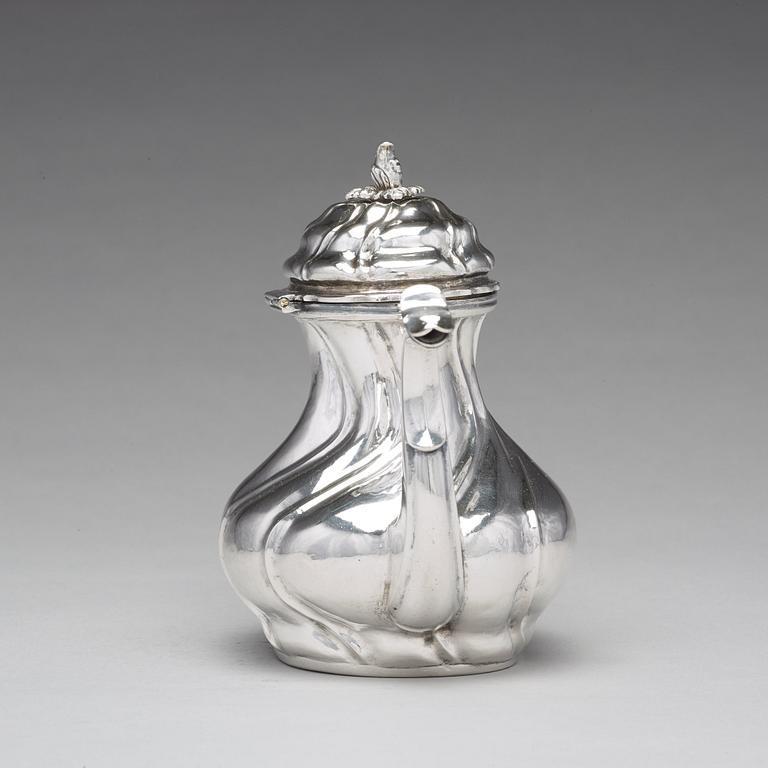 A Swedish 18th century silver tea-pot, mark of  Olof Gravander, Kristinehamn 1759.