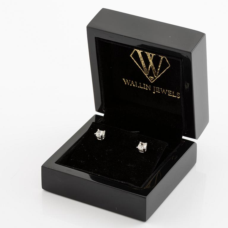 Earrings, a pair, 18K white gold with cushion-cut diamonds totalling 1.44 ct, accompanied by GIA dossier.