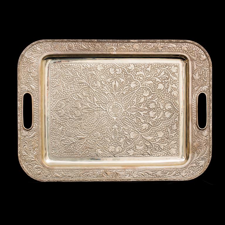 BRICKA, silver, orientalisk, vikt ca 6500g.