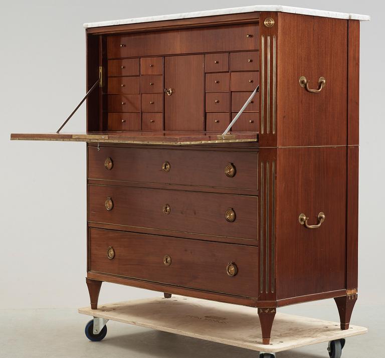 CHIFFONJÉ, sengustaviansk, omkring 1800.