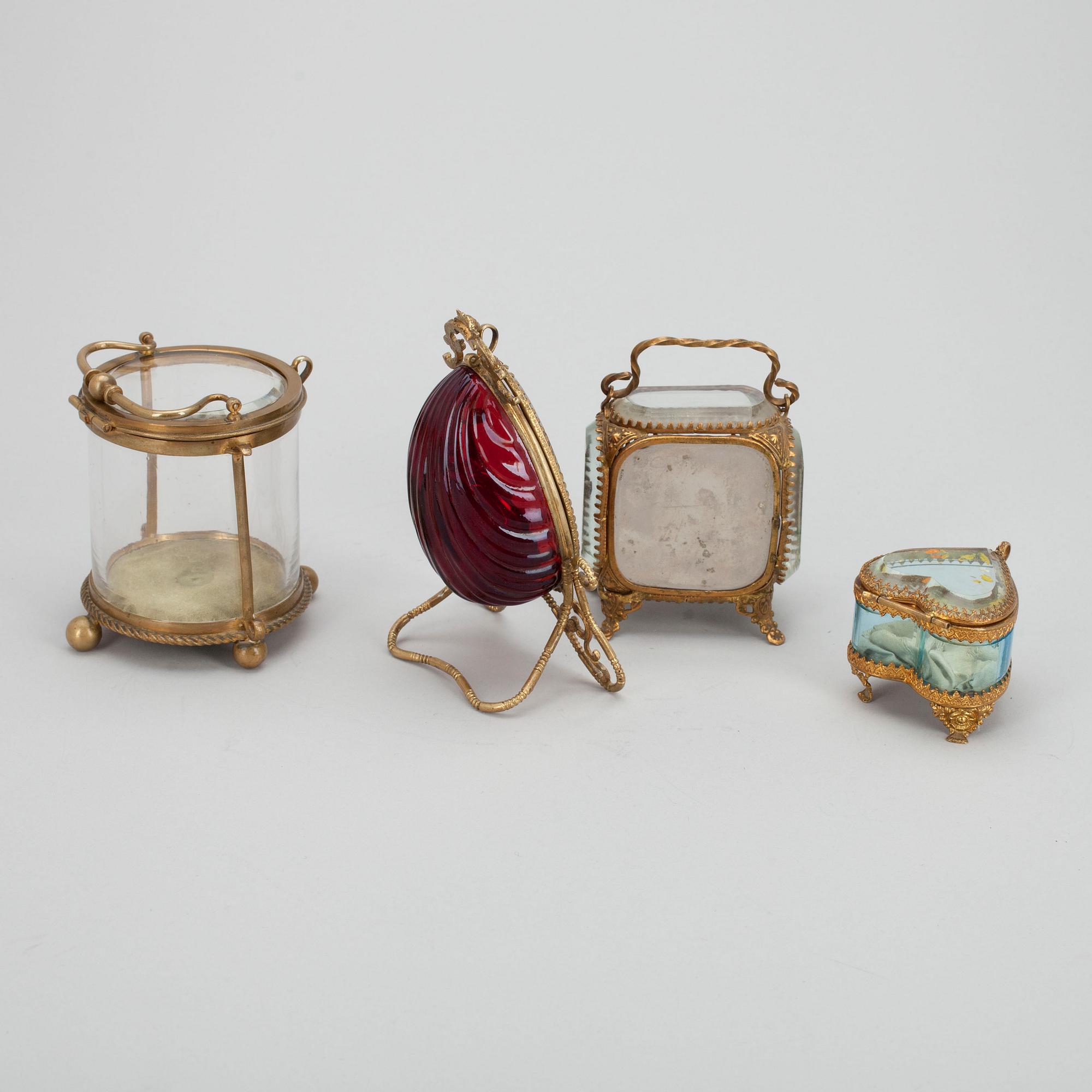 DOSOR / KLOCKSTÄLL, 4 st, glas samt mässing, sekelskiftet 1800/1900.