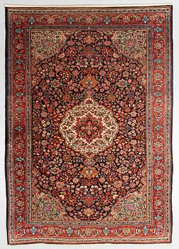 A rug, semi-antique Kashan/Sarouk, ca 199 x 134 cm.