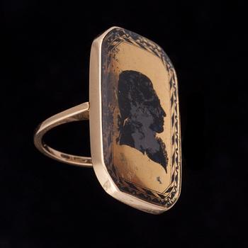 SILUETTRING, 18K guld, 1700-talets slut, senare ringdel. Vikt 9 g.
