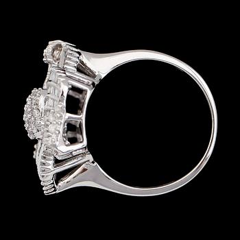 RING, 18 k vitguld, diamanter tot ca 0.70 ct.