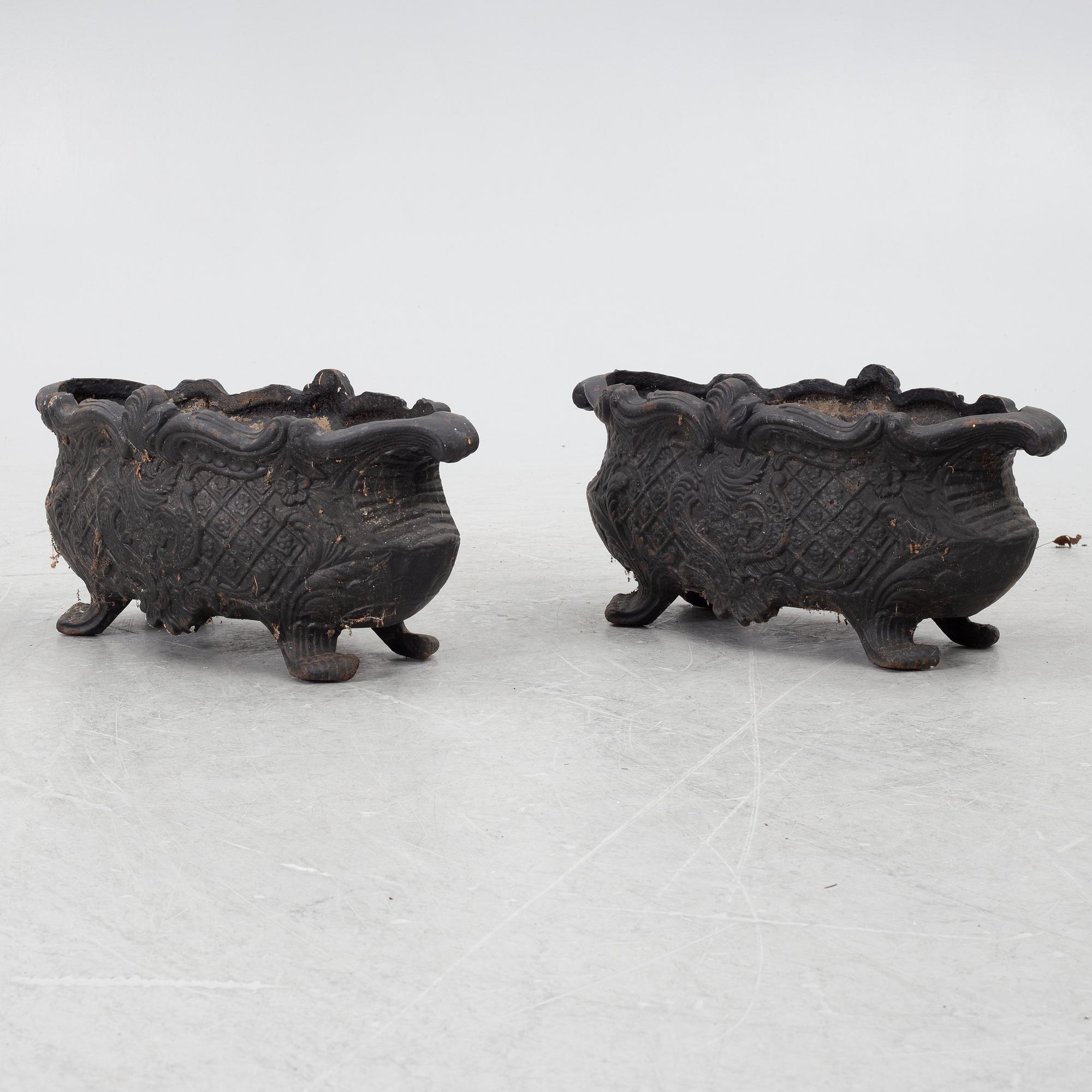 Jardinierer, ett par, barockstil, 1900-tal.