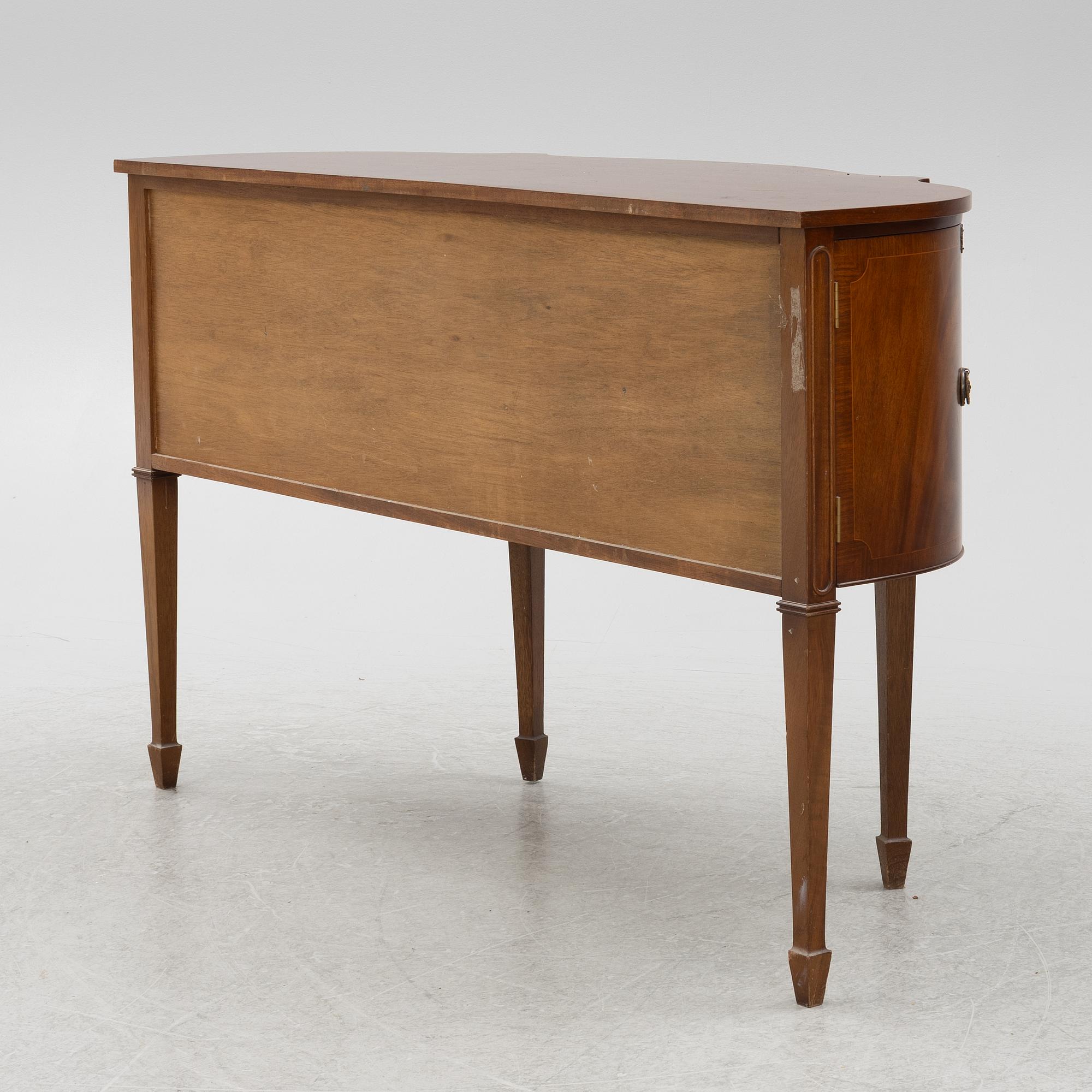 Sideboard, English style, first half of the 20th century.