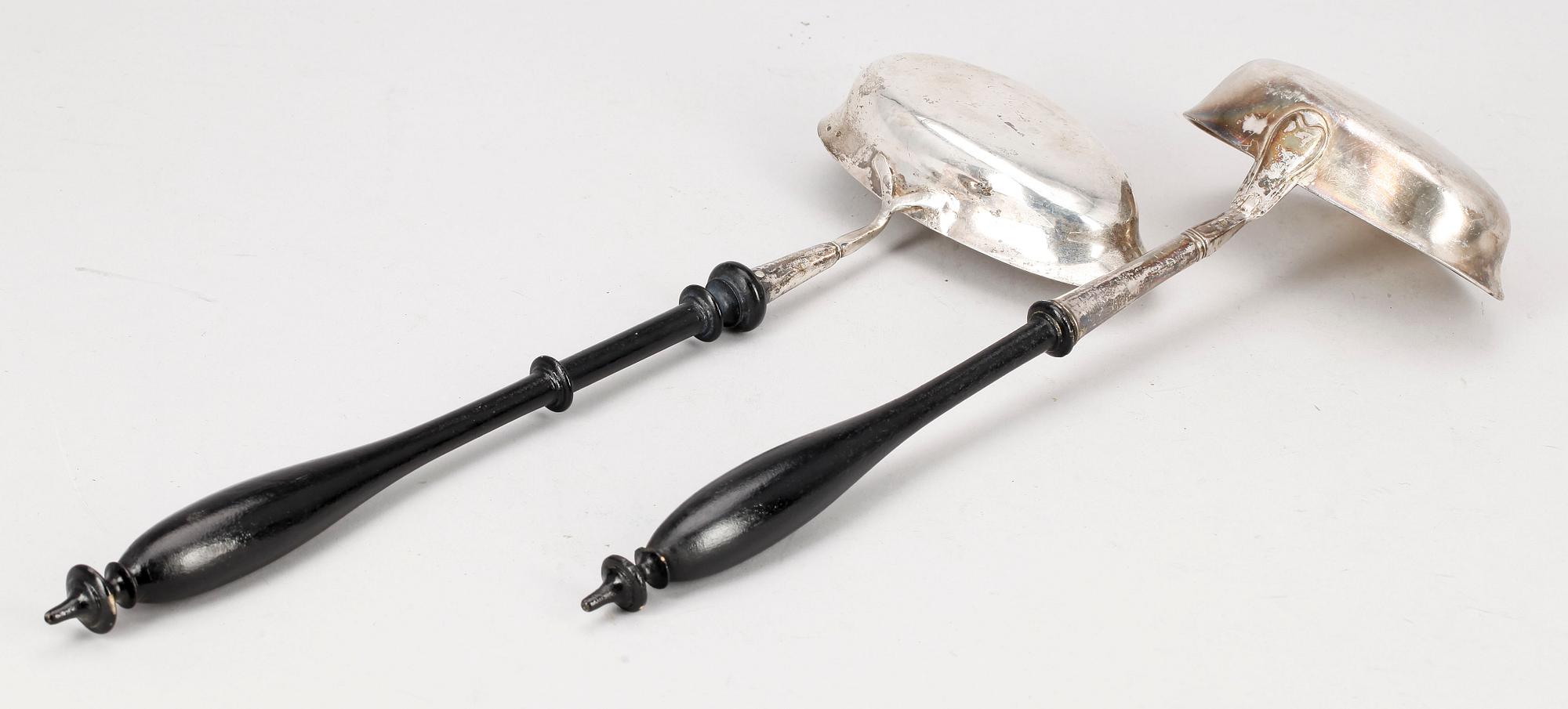 SOPPSLEVAR, 2 st, silver, varav den ena tillverkad 1920. 1800/1900-tal.