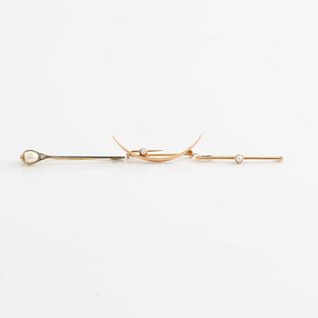 Brooches 3 pcs. gold, with pearls and an antique cut diamond.