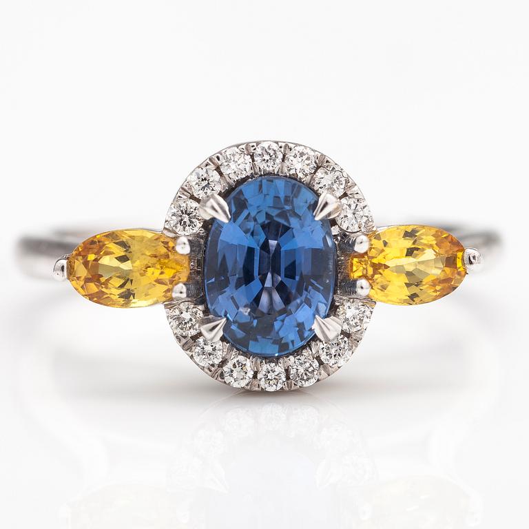 A 14K white gold ring with brilliant cut diamonds ca. 0.07 ct in total and sapphires.