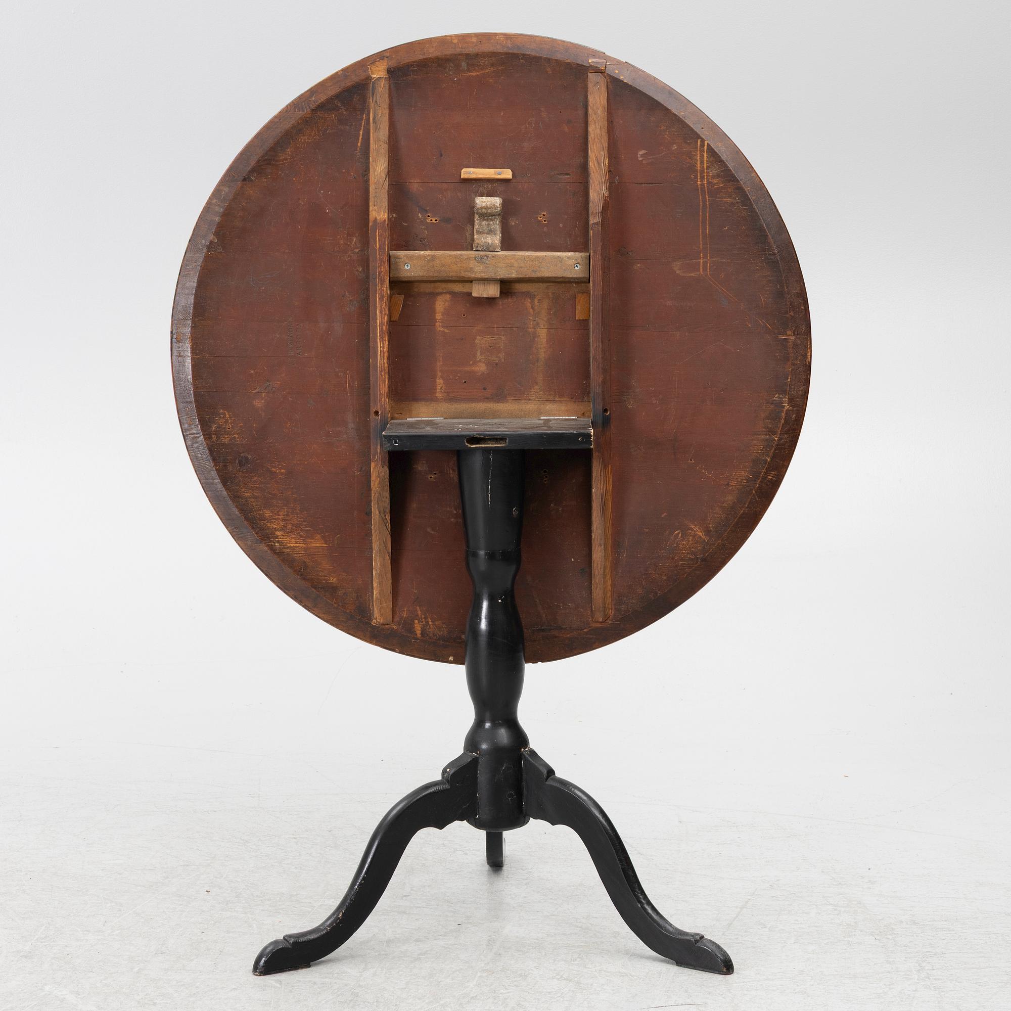 A folding table, Mälardalen, first half of the 19th century.