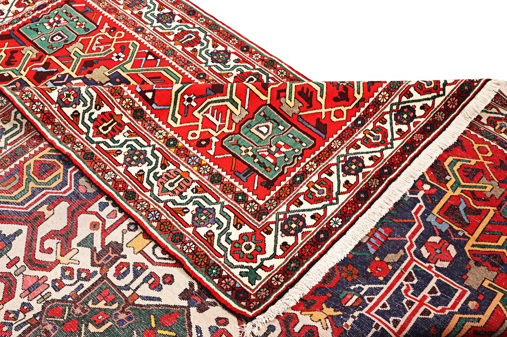 A Bakhtiari carpet a. 310 x 211 cm.