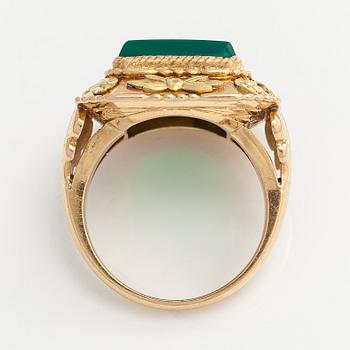 Ring, 18K guld och kalcedon, Georg Buchert Oy, Helsingfors 1948.